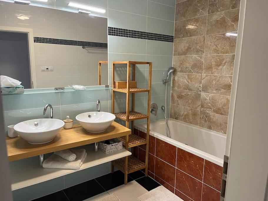 Apartment In Historical Center With Park View Plzen Ngoại thất bức ảnh
