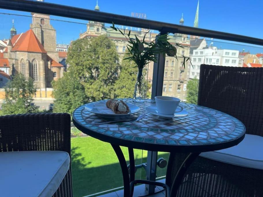 Apartment In Historical Center With Park View Plzen Ngoại thất bức ảnh